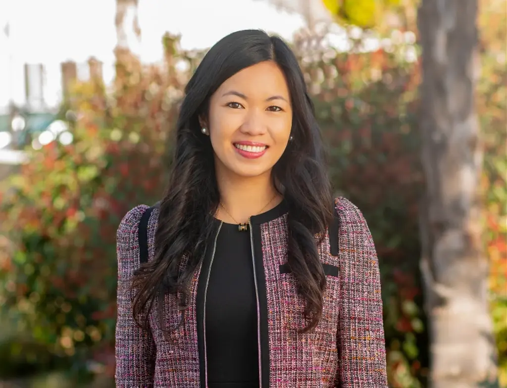 Elizabeth Yang - Professional Headshot